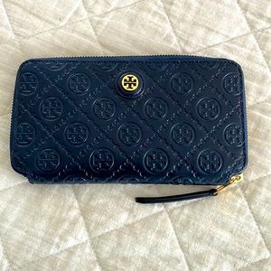 Tory Burch zipper wallet